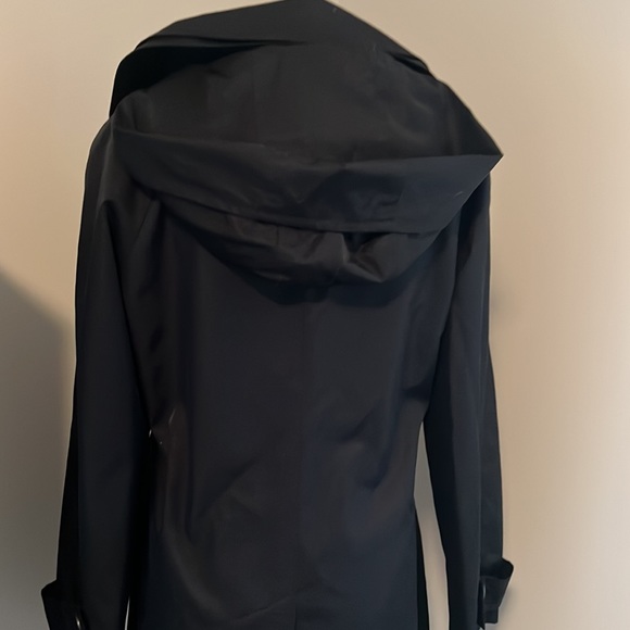 London Fog lined black rain coat with removable hood - Picture 4 of 5